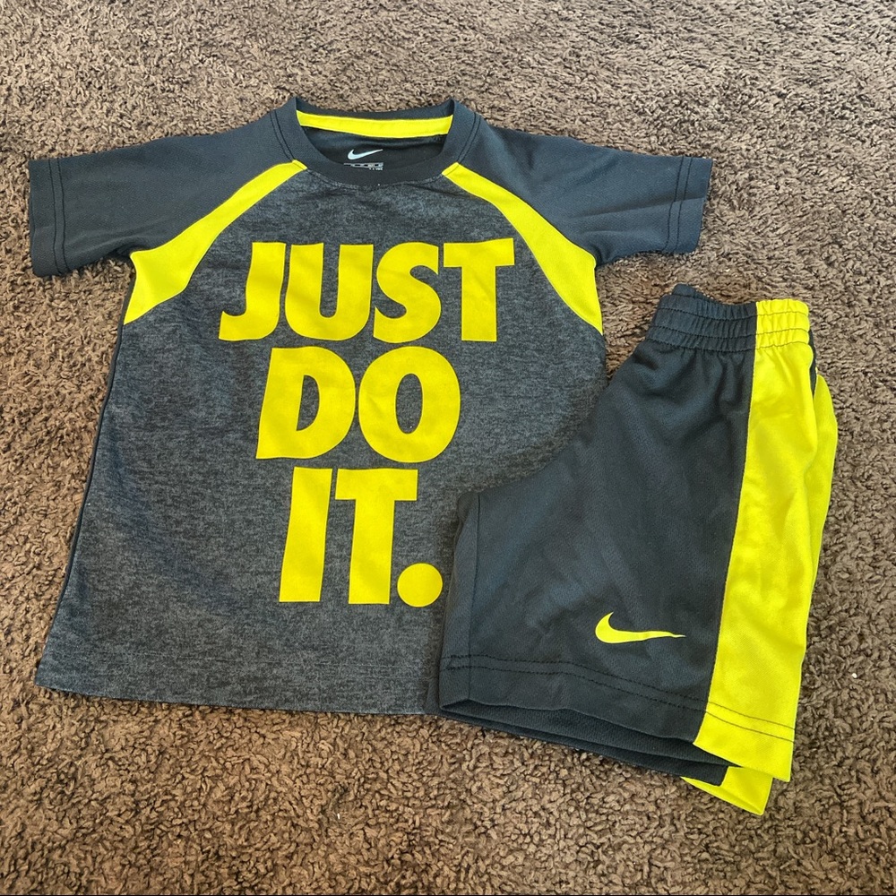2 piece Short sleeve Nike set